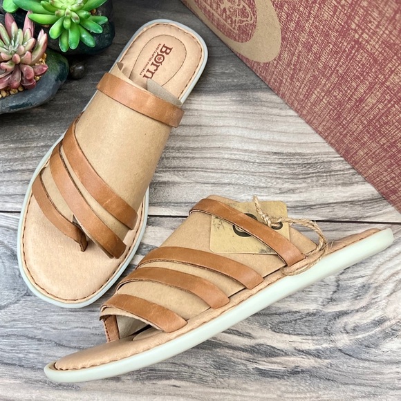 NIB Born Sassafrass Slip On Slide Thong Flat Sandal Brown Cognac Leather 8M 39 - Picture 1 of 12